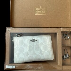 Coach Corner Wristlet White Signature Leather NEW